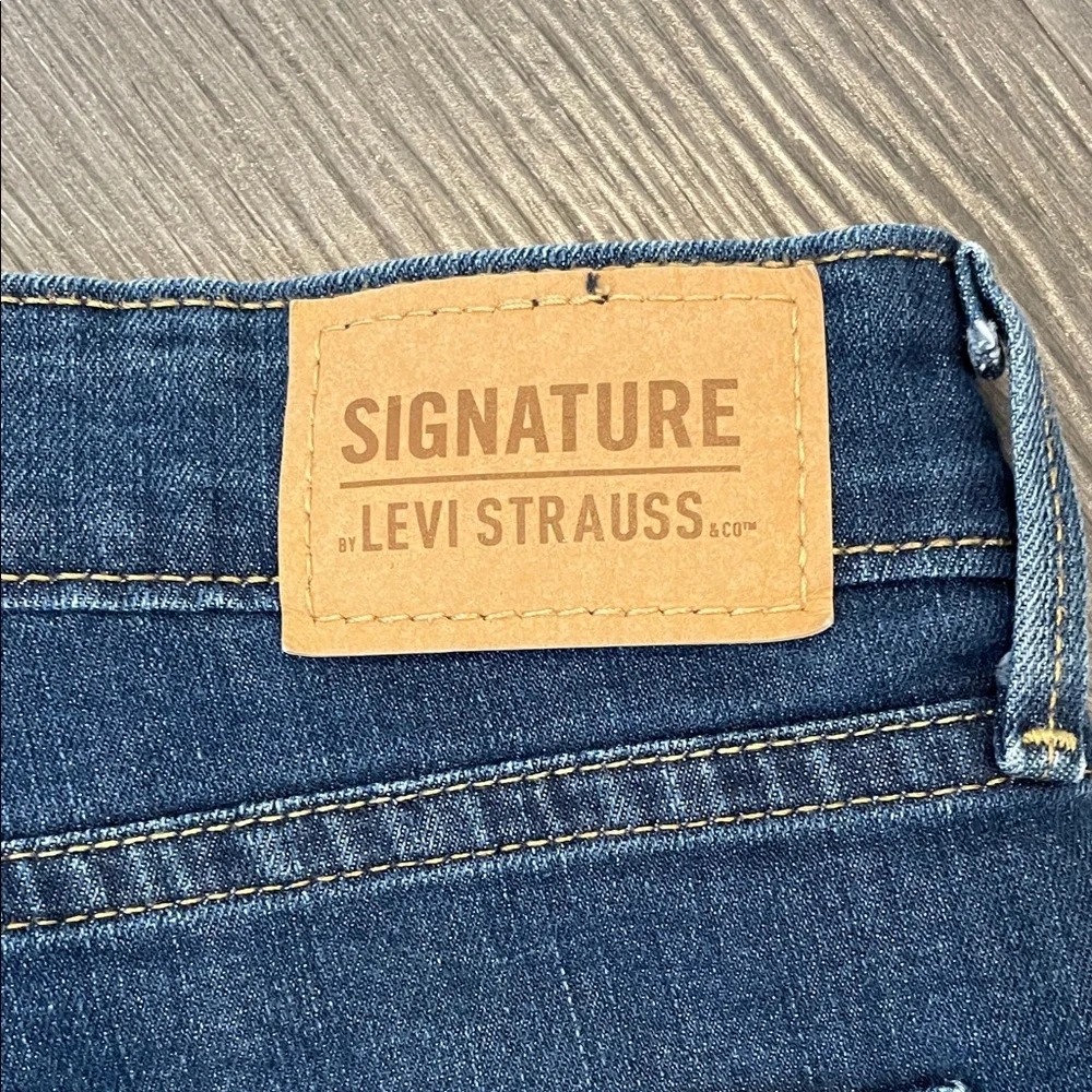 Size 10 Signature by Levi Strauss Dark Blue Bermuda Jean Shorts - Picture 7 of 7